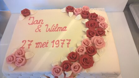 Bruidstaart 40 jaar getrouwd met rozenslinger