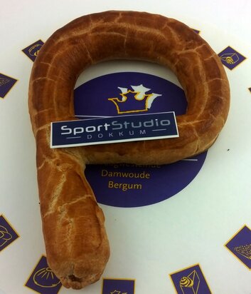 Amandelletter P met Sportstudio Dokkum logo