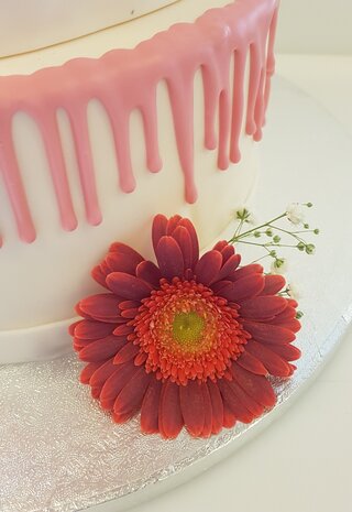 Bruidstaart - druptaart - 3 lagen met verse bloemen - gerbera