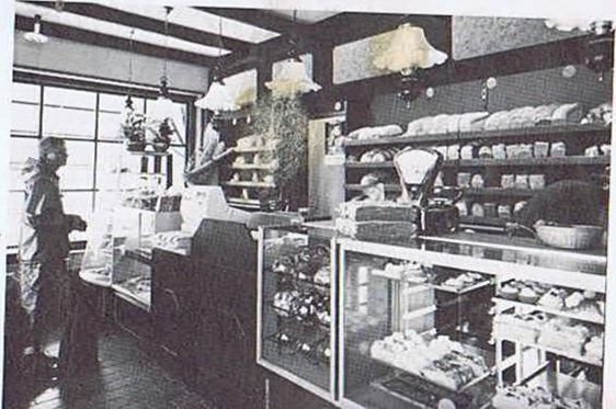 De inrichting van de winkel op de Voorweg in 1978 De inrichting van de winkel op de Voorweg in 1978